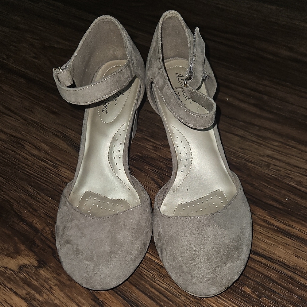 Dexflex Comfort Taupe Suede Heels, Size 8